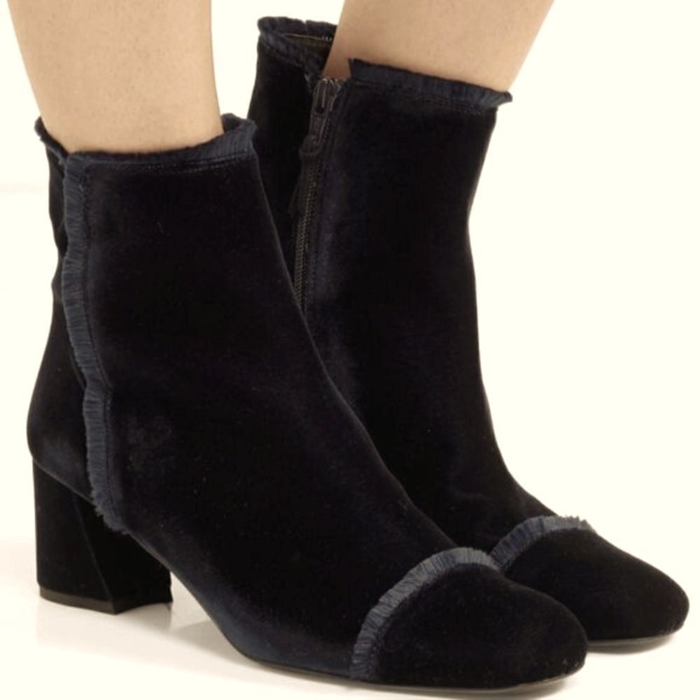 Stuart Weitzman On The Fringe Black Ankle Boots Block Heel Booties Size 8.5 - Picture 2 of 11